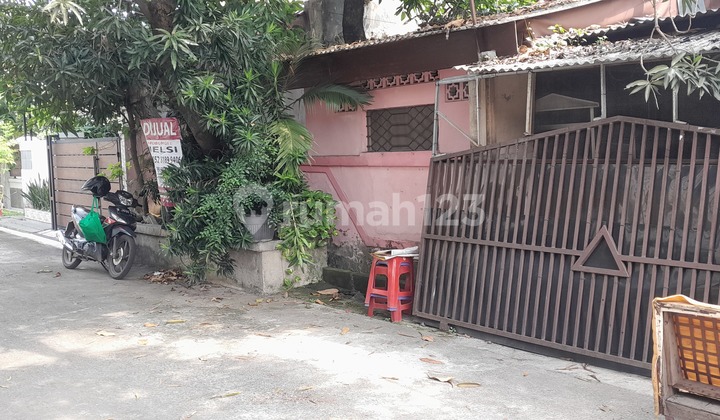 Rumah Tua Dekat Toll 1