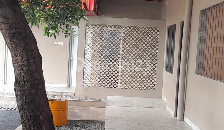 Gudanv Oinggir Halan.raya Dekat Stasiun Dan.toll Gudanv Oinggir Halan.raya Dekat Stasiun Dan.toll