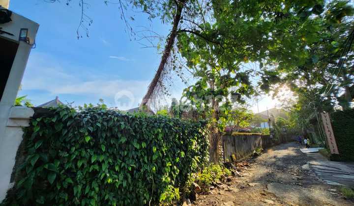 Super Rare Land and Building Only 50 Meters to Batu Belig Beach Super Rare Land and Building Only 50 Meters to Batu Belig Beach