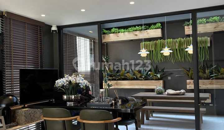 Rumah 3 Lantai Termurah di Lippo Cikarang , 4 Kamar, Dekat Tol