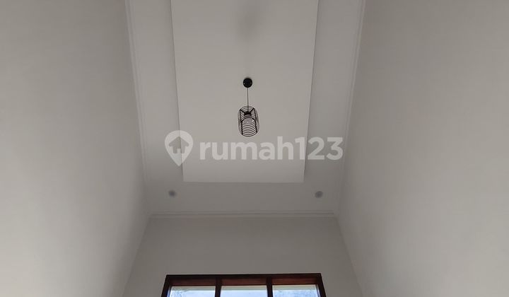 Dekat Tol & Stasiun! Rumah 2 Lantai 3 Kamar di Depok 2