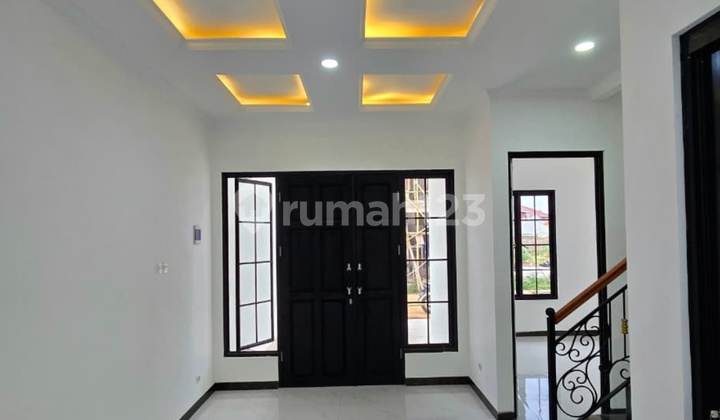 Rumah American Classic 2 Lantai 3 Kamar Tidur Akses Dekat Stasiun KRL, Free All In