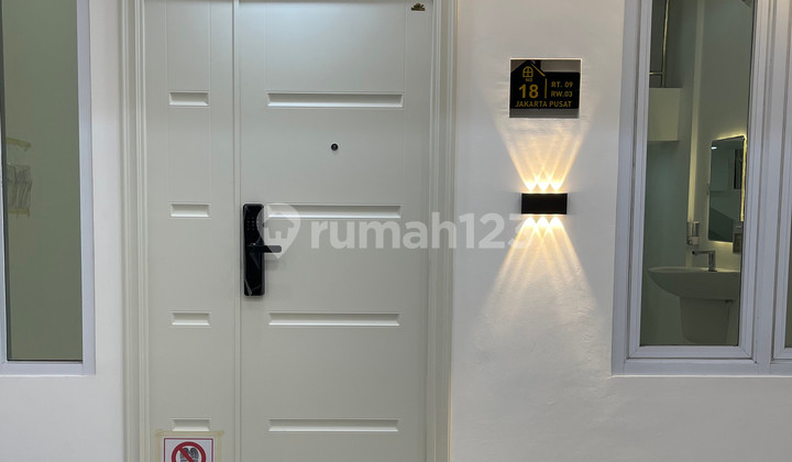 New 3-Story House, 4 Bdr, 5 Bth. Modern Minimalist 2