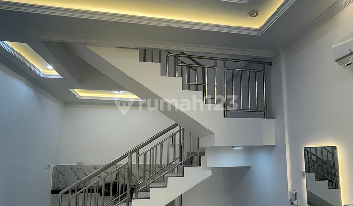 New 3-Storey House with SHM Directly from Owner