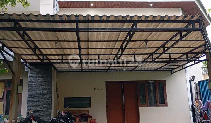 Rumah di Lippo Cikarang Siap Huni, 2 Lantai, Bebas Banjir