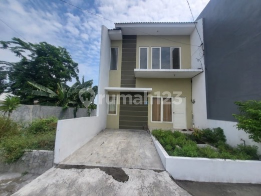 Dijual Via Lelang Rumah 2 Lantai Green Mansion 2