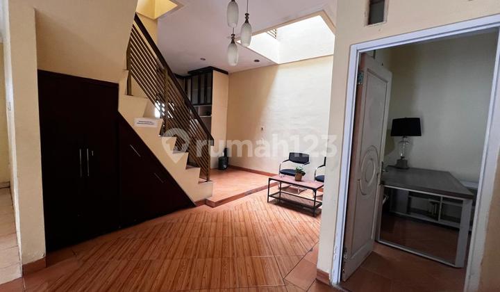 Semi-Furnished House Hook Position Ready to Occupy Near SMS in Karawaci