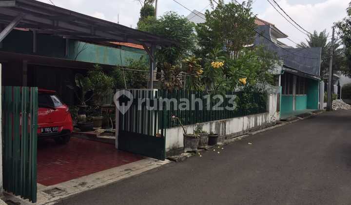 Rumah SHM 3 Kamar Tidur dengan 2 Gudang Dekat Busway di Jaksel 1