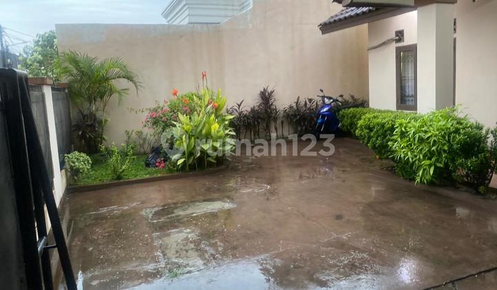 Rumah Surat AJB dengan Taman Depan dan Belakang di Ciputat