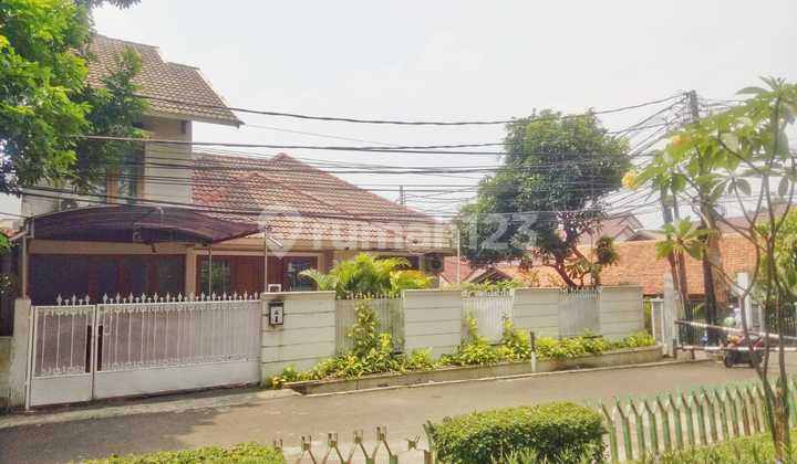 Rumah Asri dengan Lokasi Super Strategis, di Pasar Minggu, Jaksel Rumah Asri dengan Lokasi Super Strategis, di Pasar Minggu, Jaksel