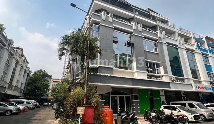 Ready-to-Use Building, 2 Floors, 2 Shophouses Combined into 1 in Fatmawati