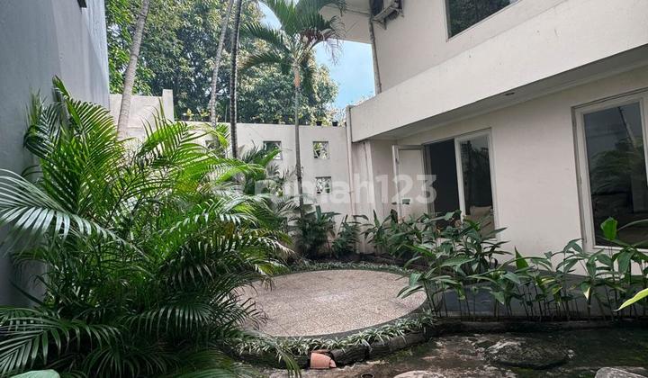 Rumah 2 Lantai dengan Private Pool dan Gazebo di Cilandak, Jaksel 2