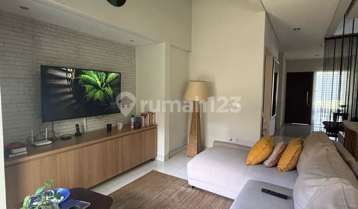 Ruma 2 Lantai Full Furnished Halaman Belakang Luas di BSD Tangsel