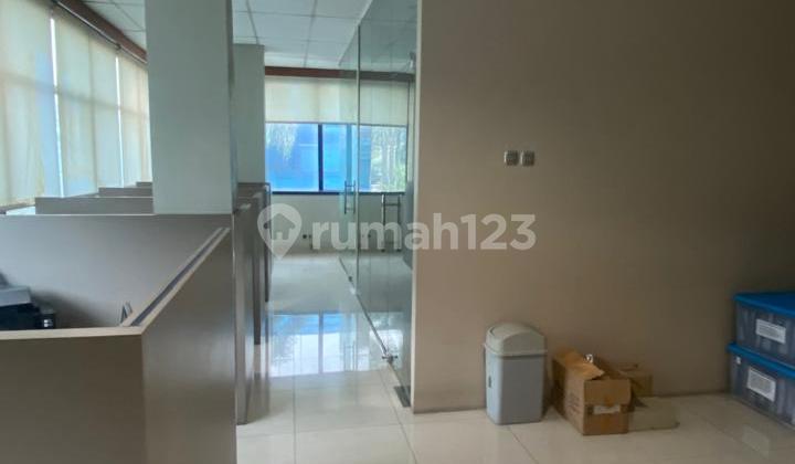 Ruko Bangunan 4 Lantai Semi Furnished Cocok untuk Kantor, Jakbar