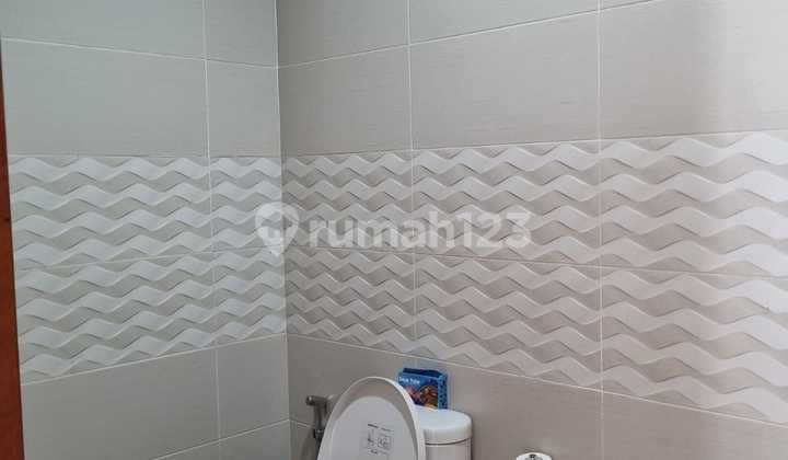 Hook House with Garden Price Reduction in Alam Sutera, Tangsel 2