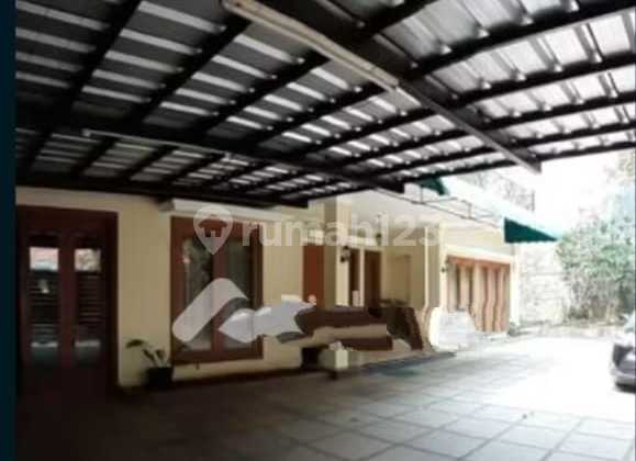 Ready-to-Occupy Flood-Free 6-Bedroom House with SHM Legality in Menteng