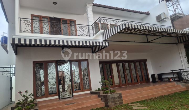 Rumah Cantik Asri Sudah Direnovasi dengan Private Pool di Kemang 2