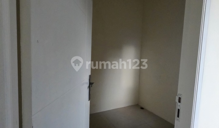 Rumah Siap Huni Anti Banjir Jalanan Depan Luas di Banjar Wijaya 2