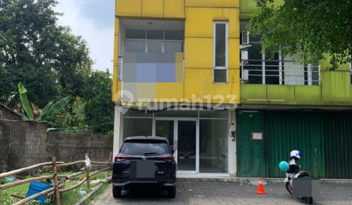  New Shophouse Available 9 Units Unfurnished Near Campus and Station 1