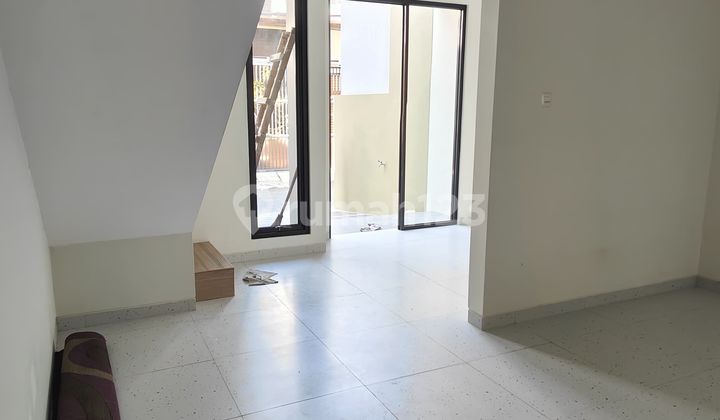 Rumah Dlm Cluster di Bcs Klp Gading Type C dan Ddgn Lantai Granit Besar 2