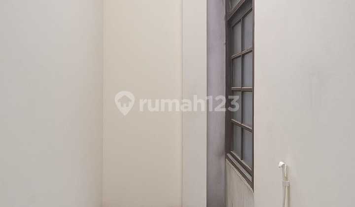 Dijual Rumah di Pondok Kelapa Boleh untuk Kantor 2