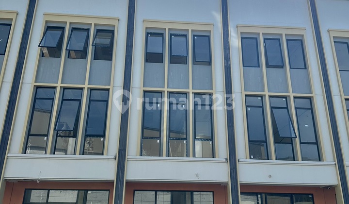 Rukp The Hudson Type Alfresco Gandeng 3 Lantai Double Facade, Gading Serpong - H20016