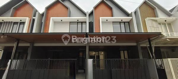 Rumah Baru Manyar Jejer, Deket Petra 1