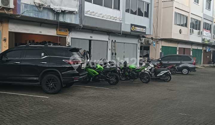 Rental 3.5 Story Shop House Suitable for Office/Business in Kelapa Gading 2