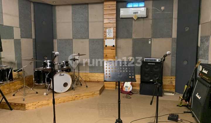 Jual Bangunan Usaha Cafe dan Music Studio Aktif di Mainroad Surapati 1