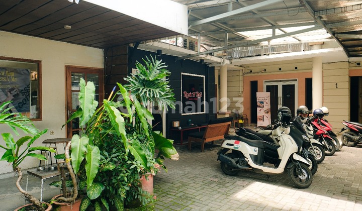 Main Road House with Riau Street Wing Suitable for Non-Heritage Business 2