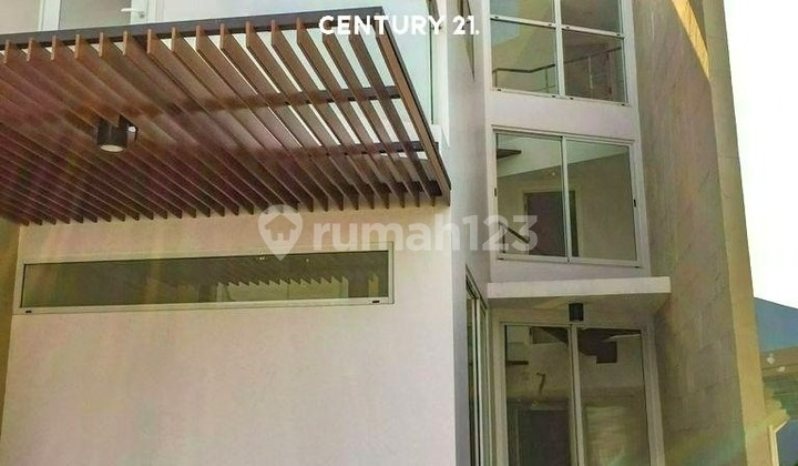 Rumah Semi Furnished di Area Discovery 7096