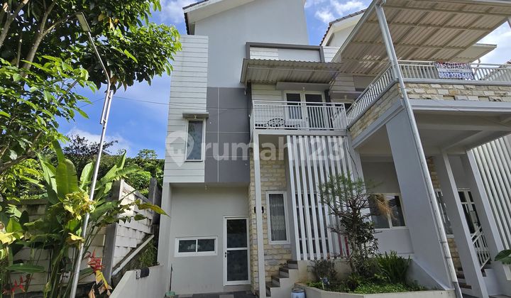 Jual Rumah 3 Lantai Konsep Split Level Full Furnish, Kota Malang