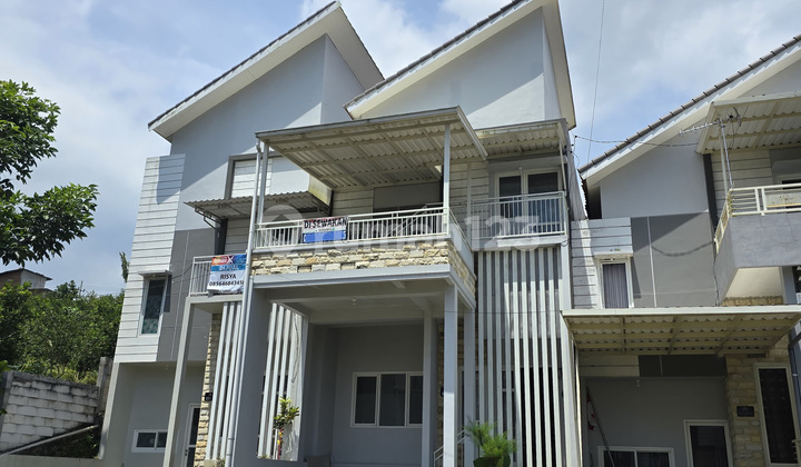 Jual Rumah 2 Lantai Konsep Split Level Full Furnish, Kota Malang