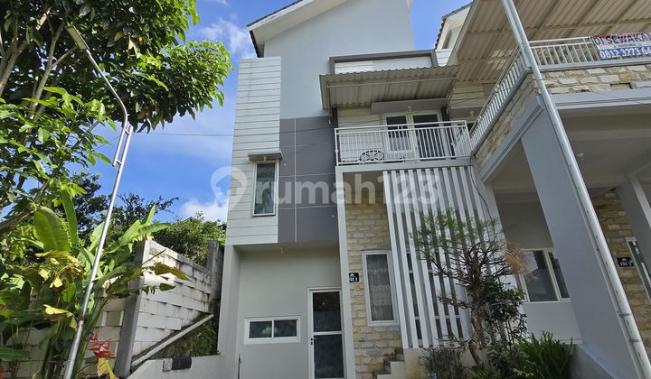 Jual Rumah 3 Lantai Konsep Split Level Full Furnish, Kota Malang 2