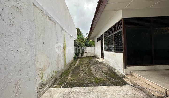 Rumah Dijual Kawasan Tenang di Menteng Jakarta Pusat 2