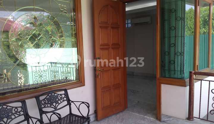 For Sale Nice House in Elite Area of Menteng, Central Jakarta 2
