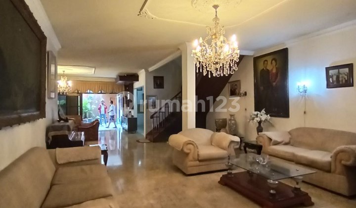 Dijual Rumah Lokasi Sangat Strategis di Menteng 2