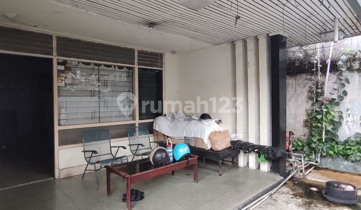 Dijual Rumah Tua Hitung Tanah Cocok untuk Bisnis Kostan di Menteng