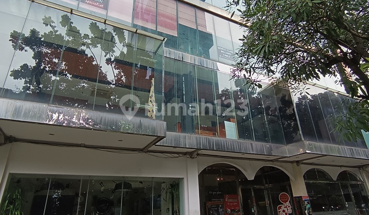 Disewakan Ruko 5 Lantikasi Sangat Strategis di Menteng