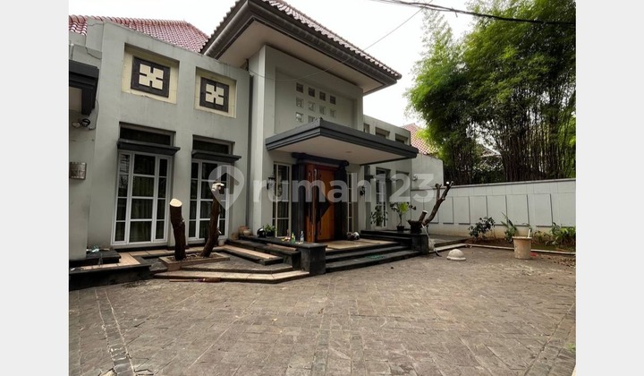 Disewakan Rumah Lokasi Sangat Strategis di Menteng Jakarta Pusat