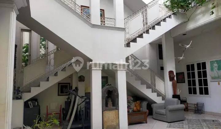 For Sale House with a Very Strategic Location in Menteng, Central Jakarta