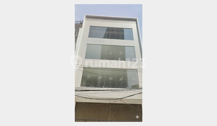 Disewakan Ruko 4 Lantai Lokasi Sangat Startegis di Menteng