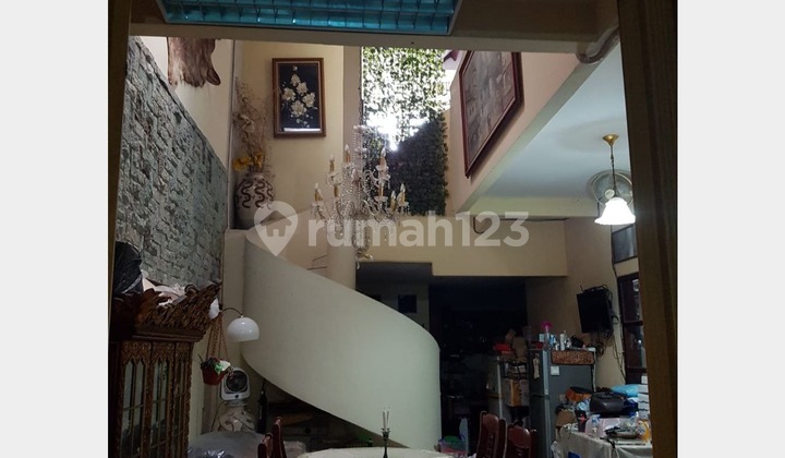 Dijual Rumah Lokasi Strategis di Kebayoran Baru Jakarta Selatan
