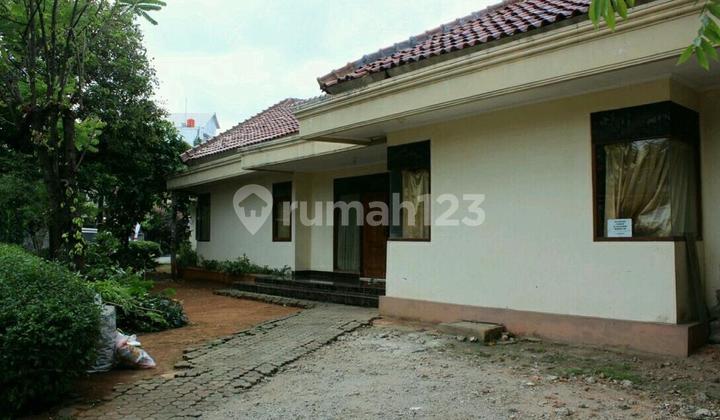 For Sale House Hook Position in Strategic Location in Menteng, Central Jakarta