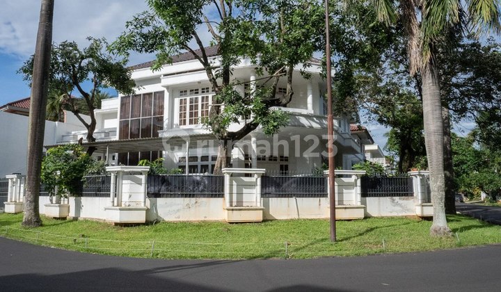 Dijual Rumah Hoek Lingkungan Tenang di Pondok Indah