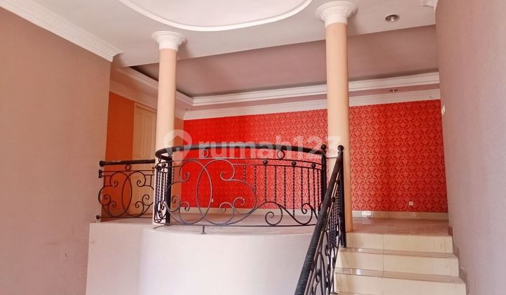 Luxury House for Rent in Menteng, Very Strategic Location 2