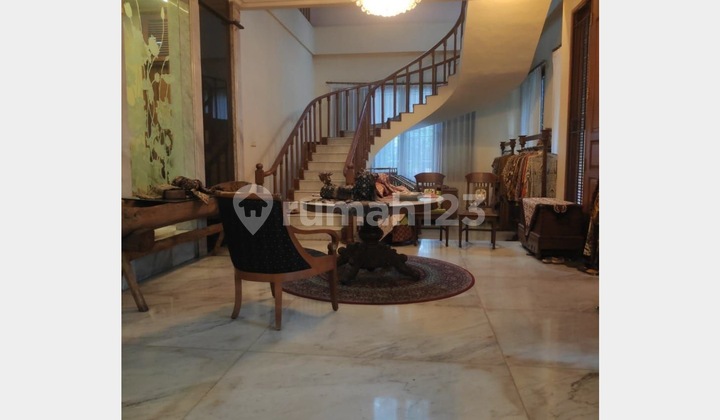 Dijual Rumah Lokasi Strategis di Kebayoran Baru Jakarta Selatan