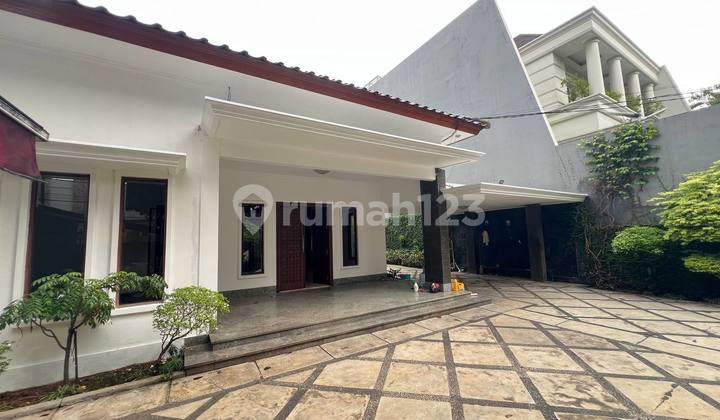 Disewakan Rumah Siap Huni Bentuk Kotak Cocok untuk Embassy, Hunian atau Silent Office Disewakan Rumah Siap Huni Bentuk Kotak Cocok untuk Embassy, Hunian atau Silent Office