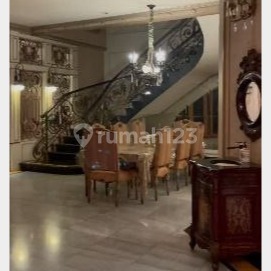 Dijual Rumah Mewah Area Tenang di Menteng Jakarta Pusat