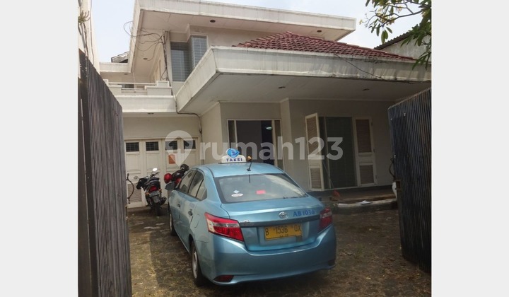 Dijual Rumah 2Lt Bagus dan Terawat Cocok untuk Hunian, Kantor, Resto, Ekspedisi, Usaha Komersil, Dll di Menten